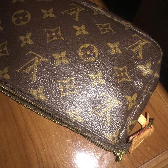 Louis Vuitton Monogram Pouchette - Picture 3 of 8